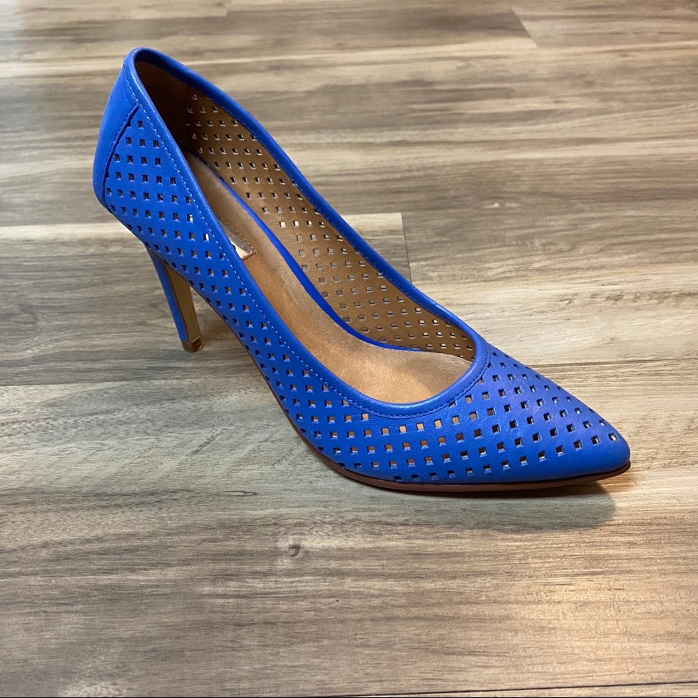 Halogen Pointy Toe Pumps Size 6